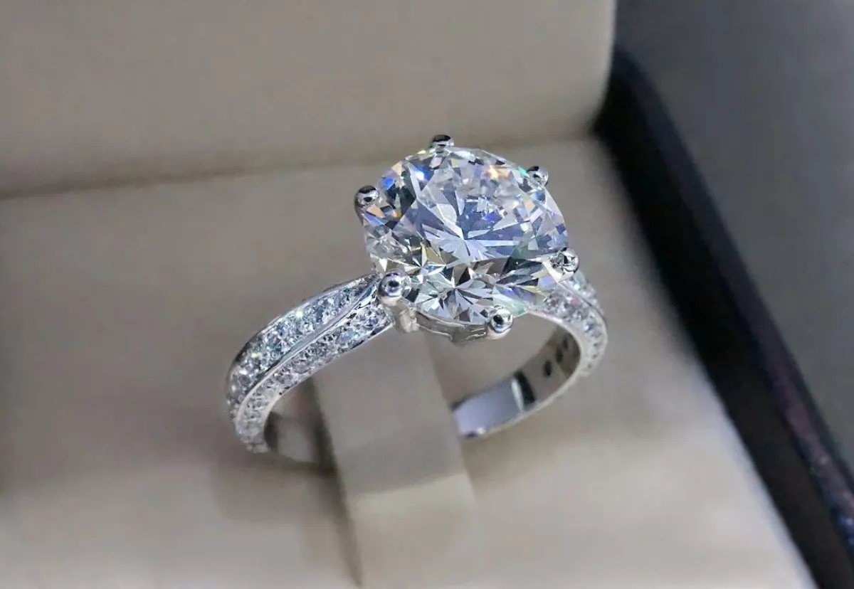 nhẫn cầu h&ocirc;n platin  kim cương