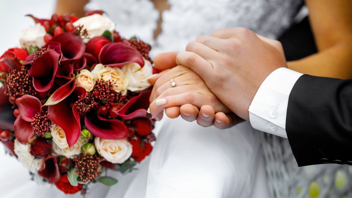 c&oacute; n&ecirc;n tặng qu&agrave; kỷ niệm ng&agrave;y cưới kh&ocirc;ng